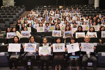 Teachers showcasing their school-based picture books in the territory-wide conference to promote Chinese reading with pleasure
