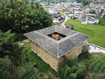 The alternative renovation strategy: A Tower in the inner courtyard of Tulou collecting each floor through a spiral stairway