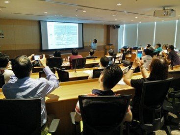 Dr Chau delivered a seminar on online engagement and business analytics for NGOs