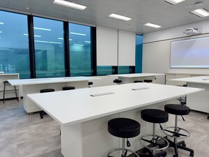 Bridging Innovation and Education: The Impact of the EMUS Lab