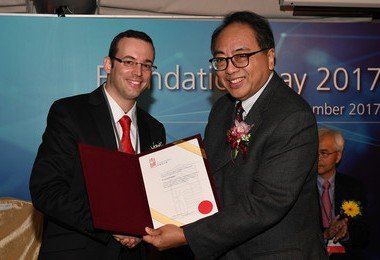 香港大学量子物理学者朱力欧・克贝拉博士获裘槎优秀科研者奖