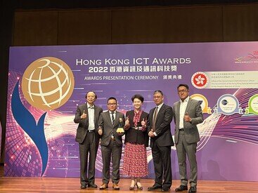 Left to Right - Prof. Anthony Yeh (Chair Professor, Department of Urban Planning and Design), Prof. Wilson Lu (Director, iLab, Faculty of Architecture), Ms. Anna Lin, (Chief Executive, GS1 Hong Kong, Leading Organiser), Ir. K.L. Tam (Director, Estates Office), Mr. James H.W. Lee (CEO, Paul Y. Engineering Group Ltd)  