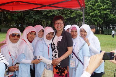 Dr Gao Xiaoli (5th from left) at the Oral Health Campaign at Victoria Park