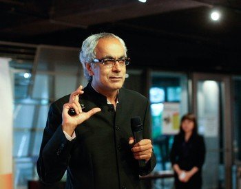 Professor Ali Farhoomand gives a speech to students, faculty and business executives at the award ceremony of the 2011 HSBC McKinsey Business Case Competition